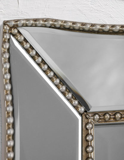 Espejo decorativo con marco festoneado de cristal con cuentas plateadas champán