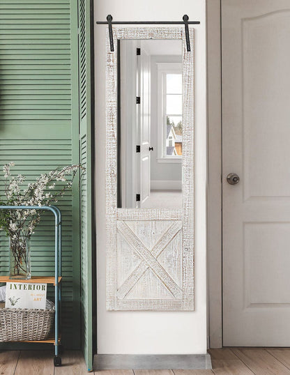 Espejo decorativo de pared con puerta de granero de granja encalada