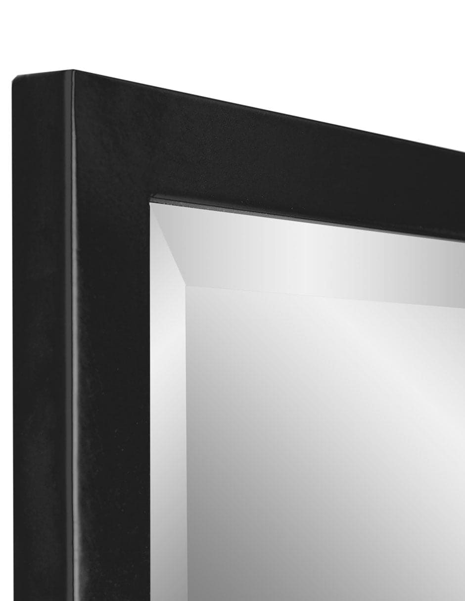 Espejo decorativo rectangular con borde biselado y marco de metal negro