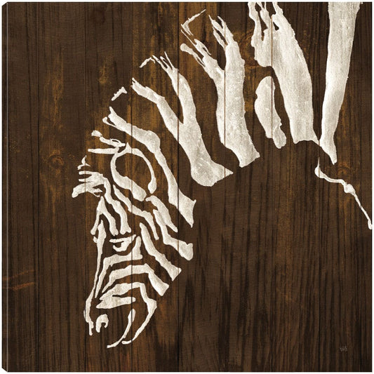 Zebra blanca en madera oscura - Chris Paschke