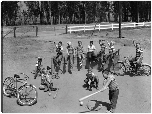 Niños de los años 50 jugando a la pelota - Vintage Images