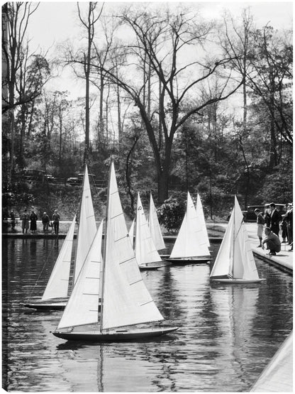 Barcos de juguete en el lago - Vintage Images