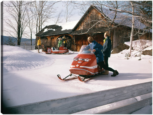Moto de nieve y Lodge - Vintage Images