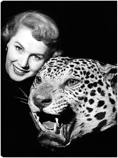 Modelo y gran gato - Vintage Images