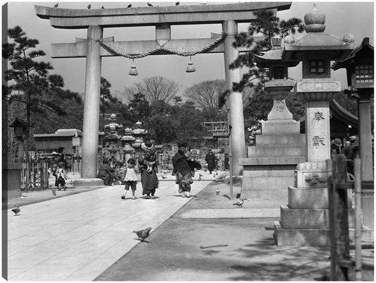 Santuario de Japón Puerta Torii - Vintage Images