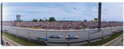 Coches deportivos en la pista - Panoramic Images