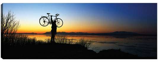 Ciclista al borde del río - Panoramic Images