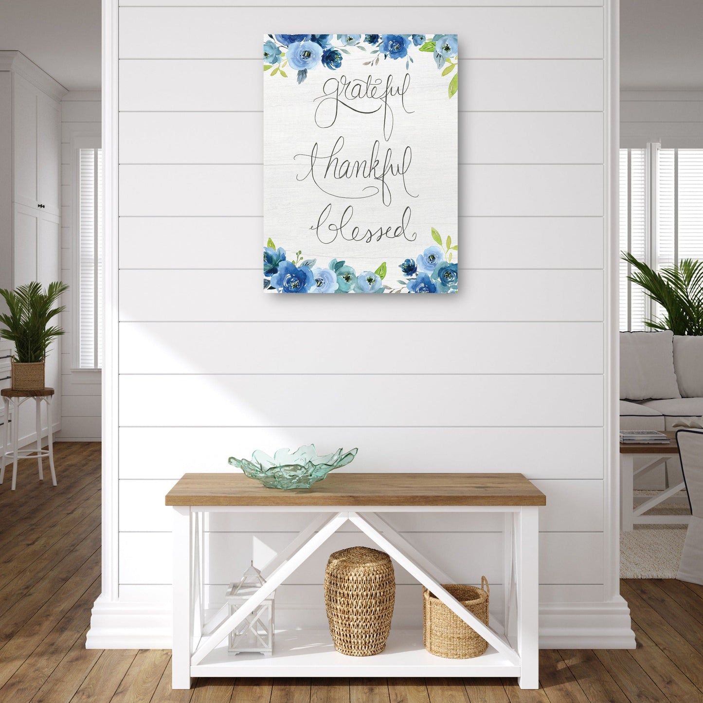 Agradecido, agradecido, bendecido con flores azules - Daniela Santiago