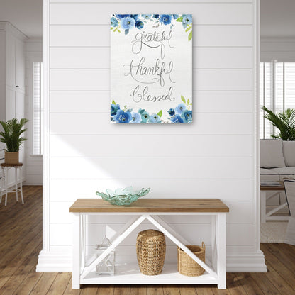 Agradecido, agradecido, bendecido con flores azules - Daniela Santiago
