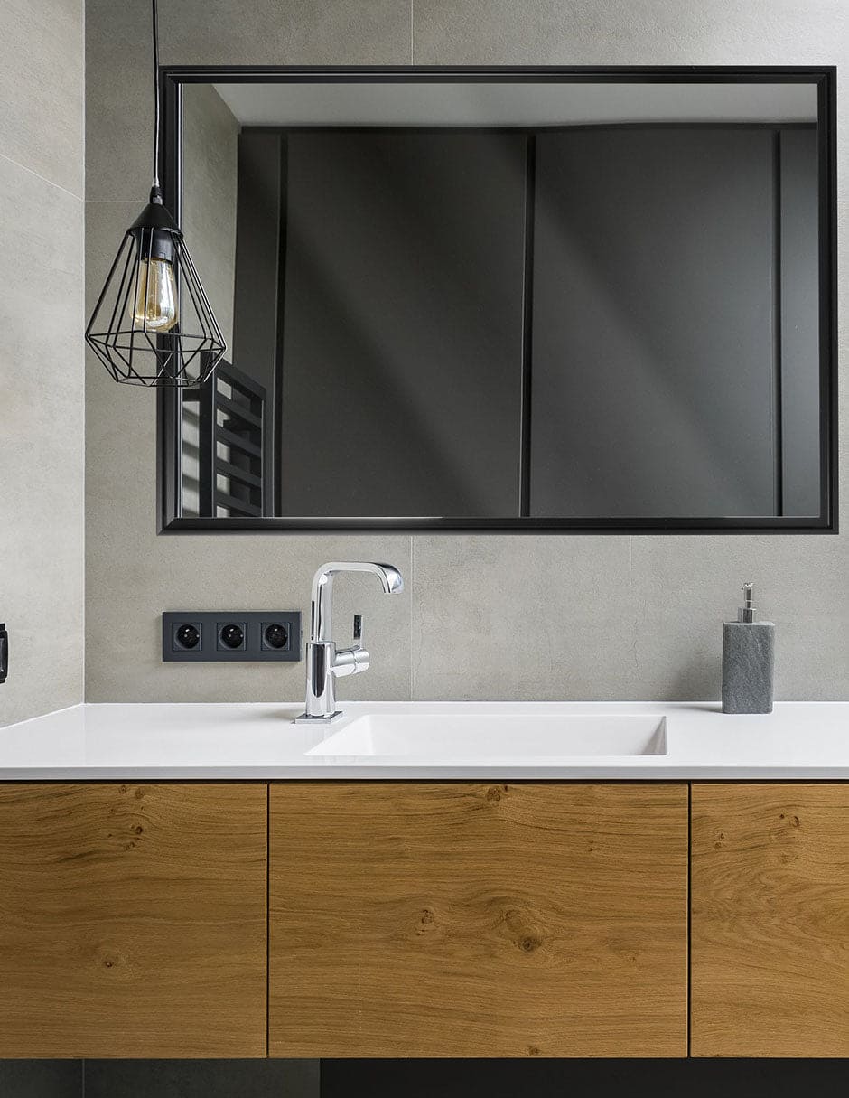 Espejo decorativo de pared con marco flotante negro brillante