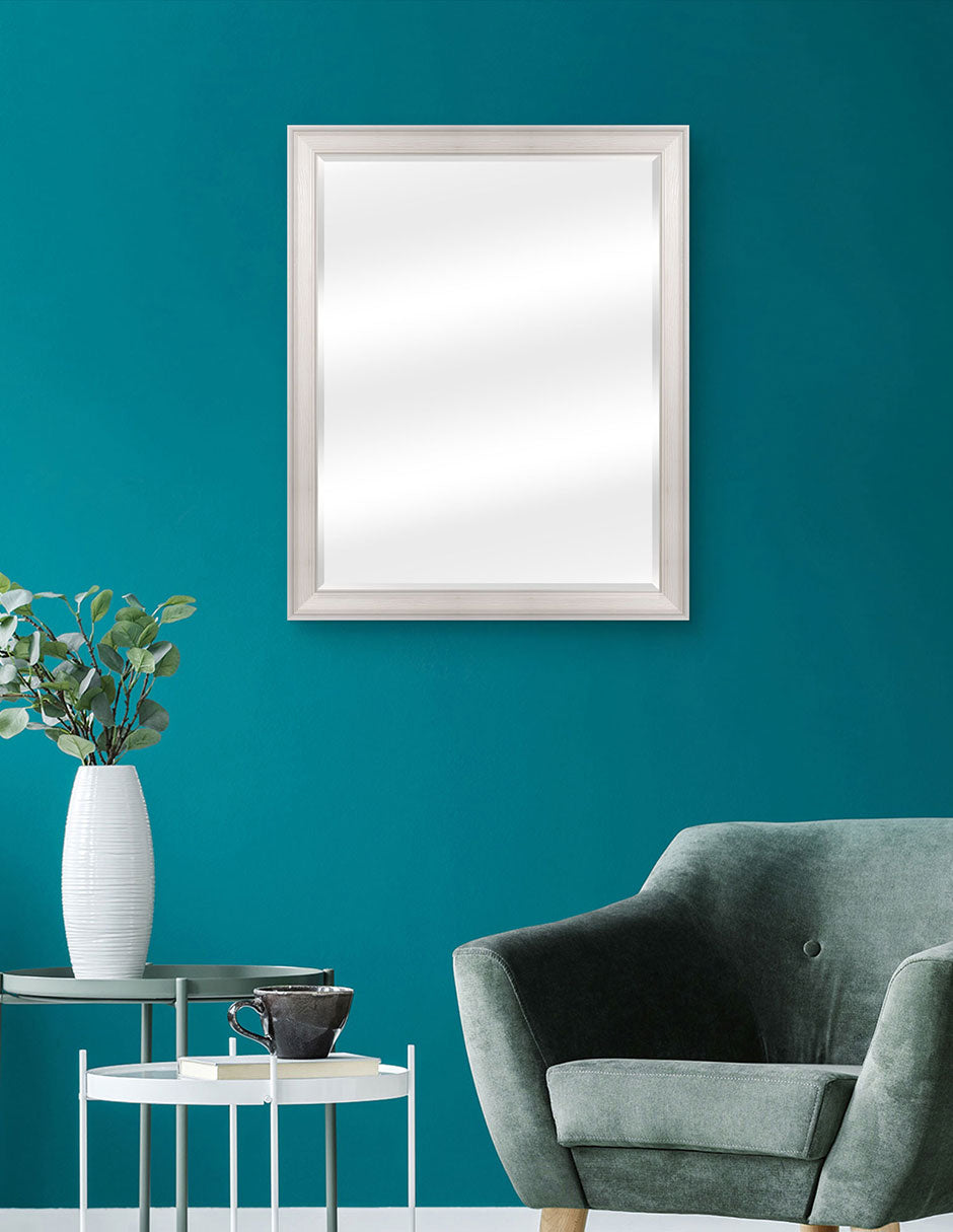 Espejo Biselado de Pared Enmarcado en color Blanco con textura de madera