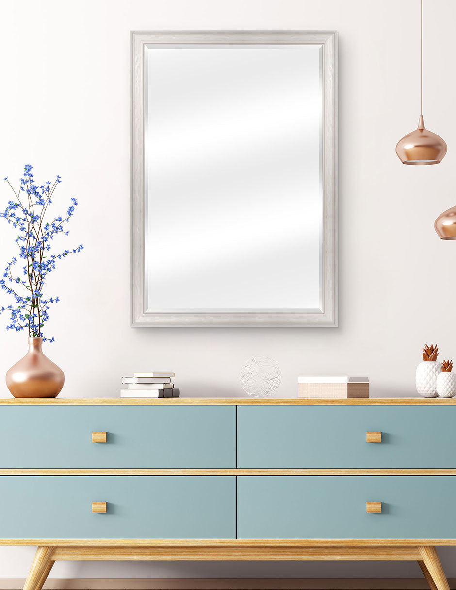 Espejo Biselado de Pared Enmarcado en color Blanco con textura de madera