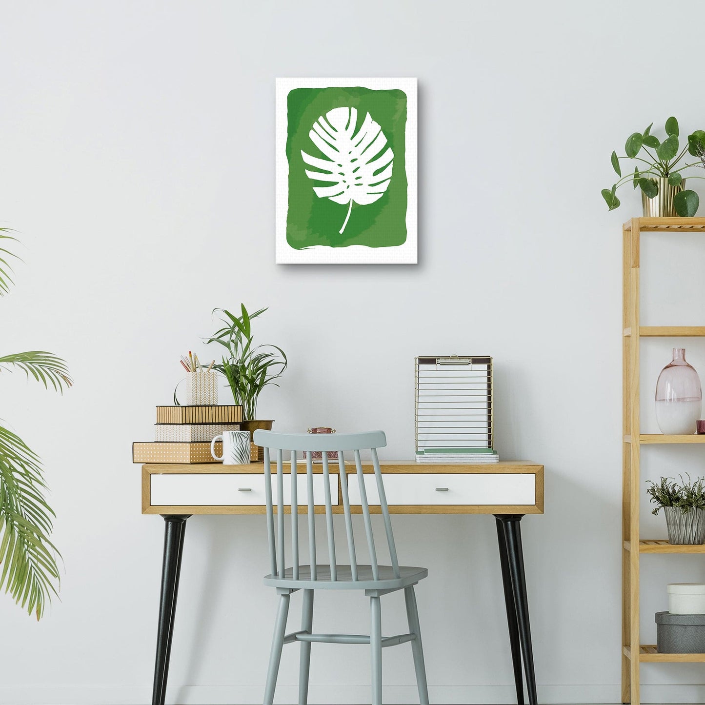 Palma blanca sobre verde - Kelsey McNatt
